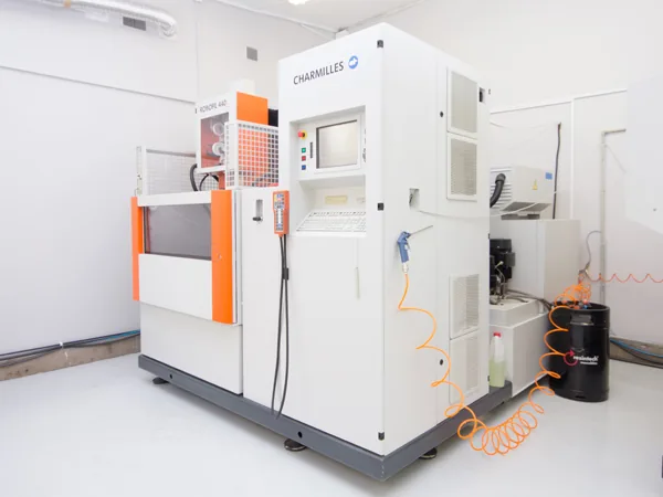 Charmilles Robofil 440cc — Tel erezyon